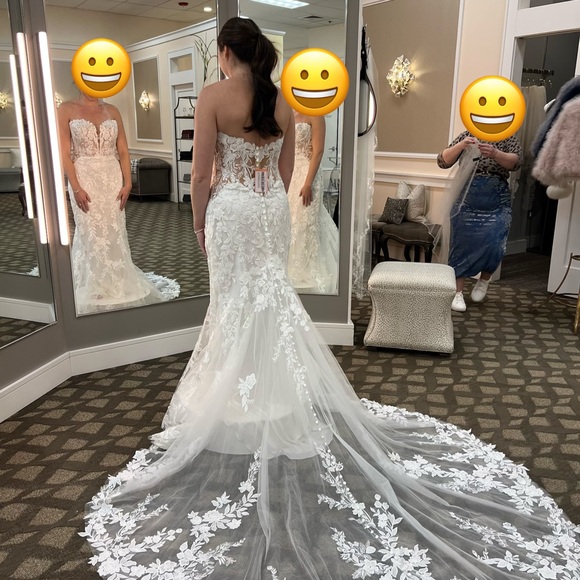 ALLURE A1212 Wedding dress NWT never been altered includes veil - Picture 6 of 14